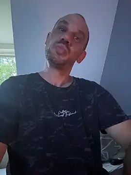 Bennyben8604 online show from June 17, 2026, 3:20 am