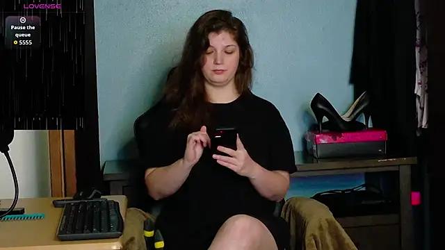 TreeJeanne online show from October 13, 2025, 1:38 am