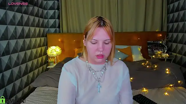 Stacy Luv online show from September 22, 2025, 12:01 am