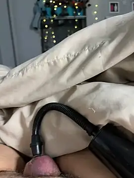 sylviahhh online show from March 23, 2026, 2:04 am