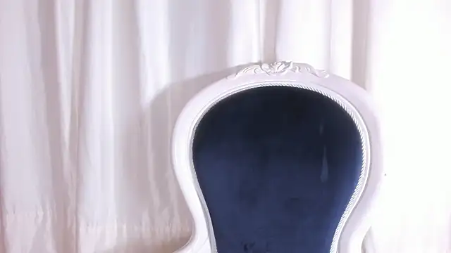 Snapshot of _Emma_Valka chatting on December 12, 2024, 12:05 am Emma Valka online show from December 12, 2024, 12:05 am