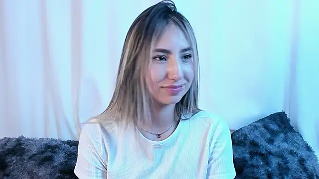 Snapshot of _Emma_Valka chatting on January 23, 2025, 12:04 am Emma Valka online show from January 23, 2025, 12:04 am