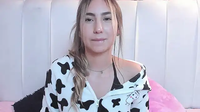 Snapshot of _Emma_Valka chatting on March 8, 2025, 12:00 am Emma Valka online show from March 8, 2025, 12:00 am