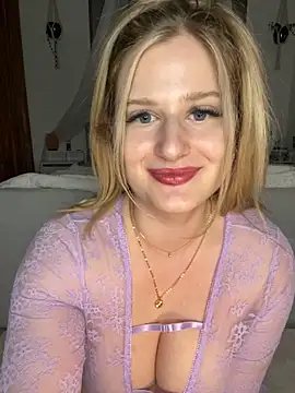 Snapshot of Busty-Ellie chatting on March 9, 2025, 5:06 pm Busty-Ellie online show from March 9, 2025, 5:06 pm