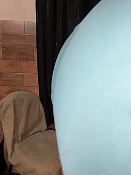 Snapshot of izumikarol chatting on December 5, 2025, 5:42 pm izumikarol online show from December 5, 2025, 5:42 pm