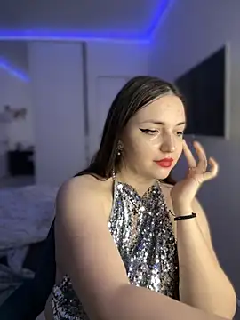 HoneySweetBee online show from December 2, 2025, 11:45 pm