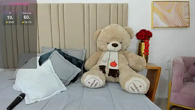 izadii online show from March 11, 2025, 6:30 pm