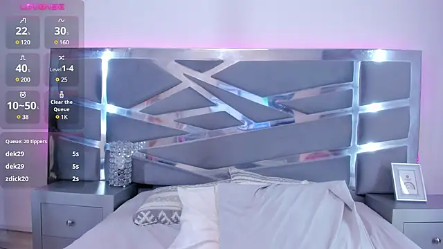 NinnaVous online show from January 7, 2025, 7:49 pm