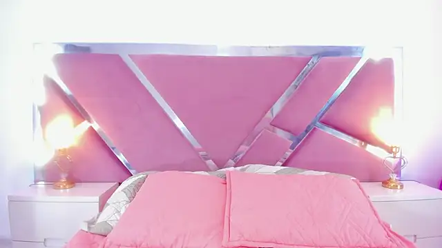 NinnaVous online show from January 15, 2025, 2:24 pm