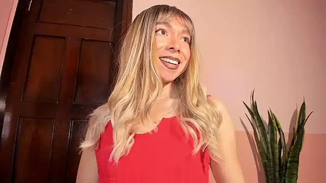 victoria qq online show from September 25, 2025, 6:44 pm