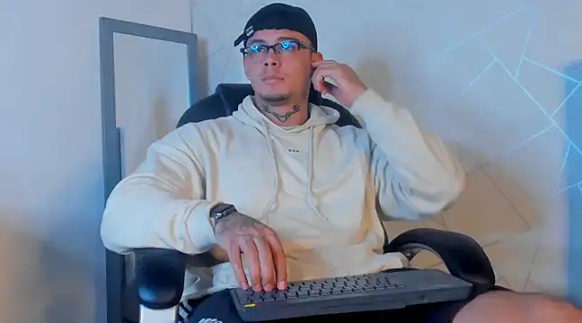 NoahhBrown online show from February 14, 2025, 3:33 am