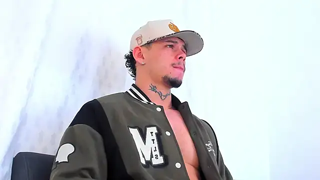 NoahhBrown online show from October 12, 2025, 3:49 am