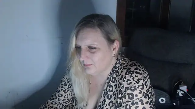 BecciDeluxe online show from March 15, 2025, 1:19 am