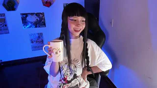 Snapshot of MonxxsLove chatting on May 11, 2026, 4:18 am MonxxsLove online show from May 11, 2026, 4:18 am