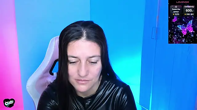 Saskyaa online show from November 16, 2025, 3:06 pm