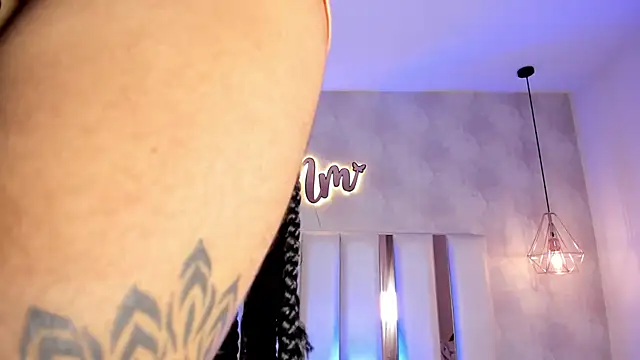 Nicolemorelli2 online show from February 20, 2025, 1:30 pm