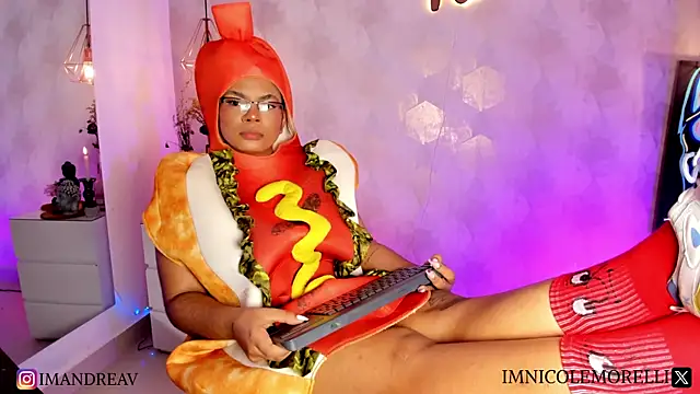 Nicolemorelli2 online show from March 14, 2025, 1:46 pm