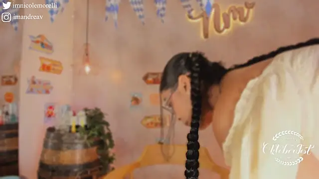 Nicolemorelli2 online show from October 4, 2025, 12:25 pm