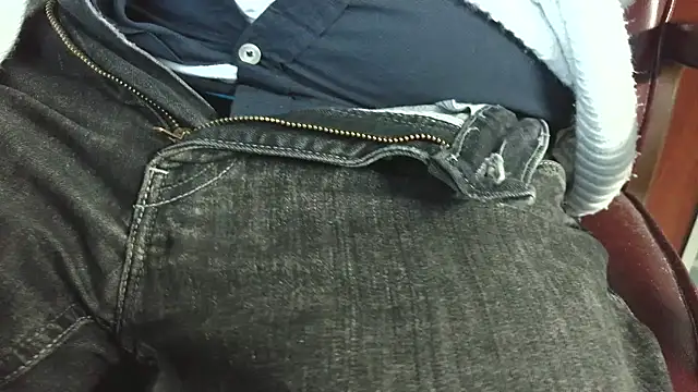 smoothandtiny online show from April 3, 2026, 7:50 am