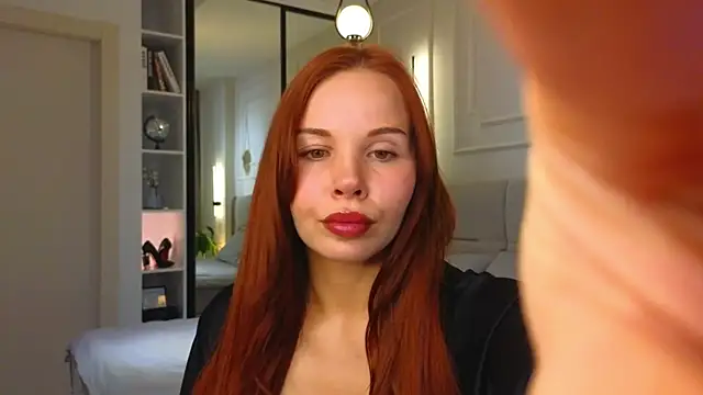 Snapshot of Lina-hill chatting on May 2, 2026, 9:47 am Lina-hill online show from May 2, 2026, 9:47 am