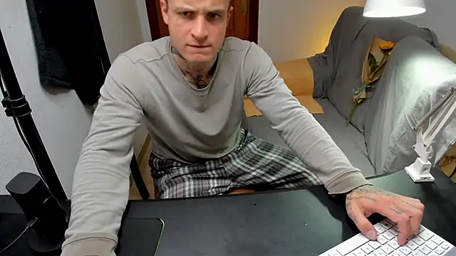 layneinchains online show from April 21, 2026, 3:07 pm