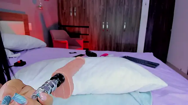 hannnasmith online show from January 19, 2026, 1:53 am