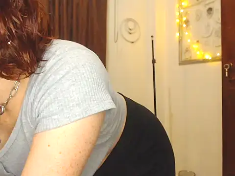 Snapshot of Redhead_incandy chatting on March 9, 2025, 5:33 am Redhead incandy online show from March 9, 2025, 5:33 am
