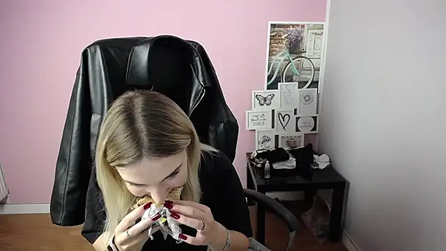 viktoria lovely online show from October 22, 2025, 9:31 am