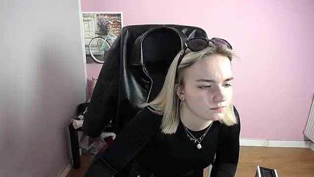 viktoria lovely online show from April 29, 2026, 11:03 am