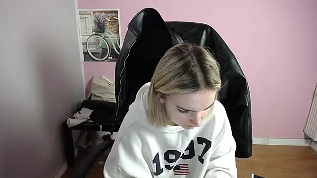 viktoria lovely online show from May 8, 2026, 6:08 am