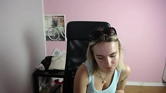 Snapshot of viktoria_lovely chatting on June 26, 2026, 7:02 am viktoria lovely online show from June 26, 2026, 7:02 am