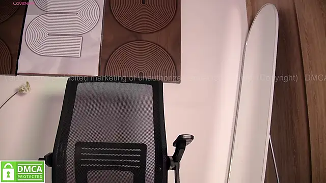 aidaadams online show from April 19, 2026, 11:42 am