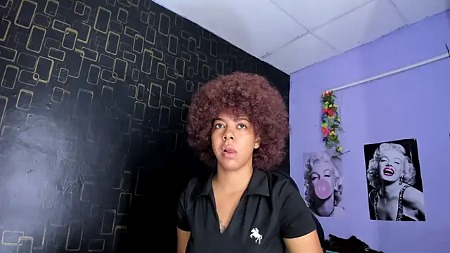 Alika01 online show from February 14, 2025, 2:33 pm