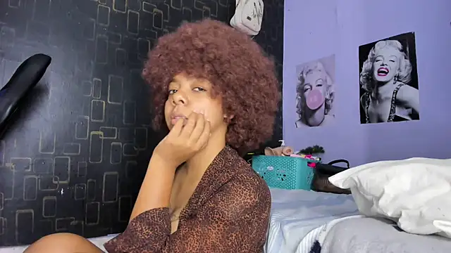 Alika01 online show from February 20, 2025, 8:25 pm