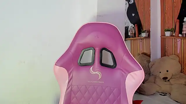 Alika01 online show from December 1, 2025, 1:38 pm