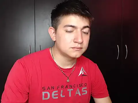Andres02Smile online show from May 12, 2026, 9:23 pm