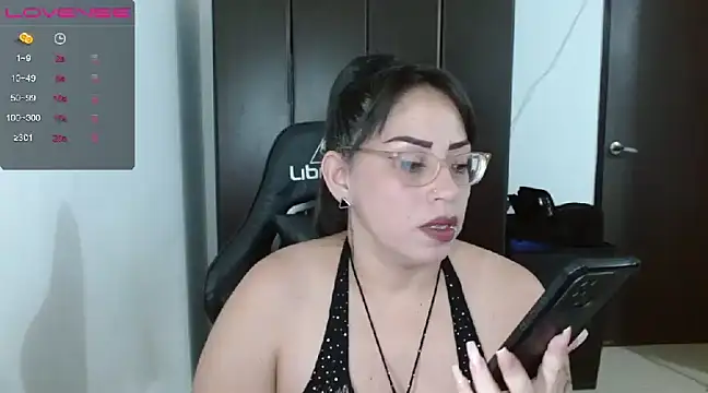 natashasmithe online show from February 3, 2025, 1:19 am