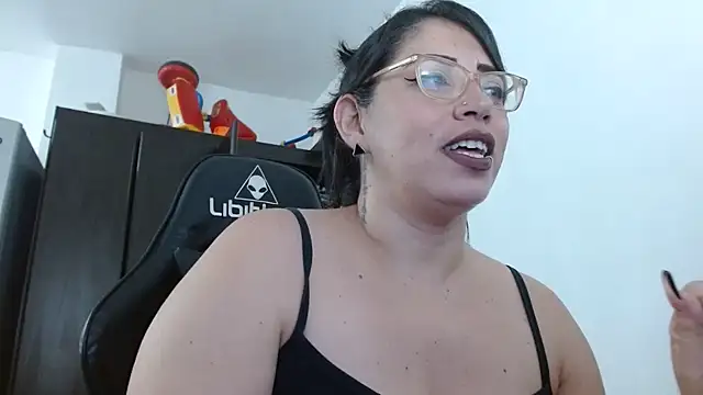 natashasmithe online show from February 22, 2025, 3:34 am