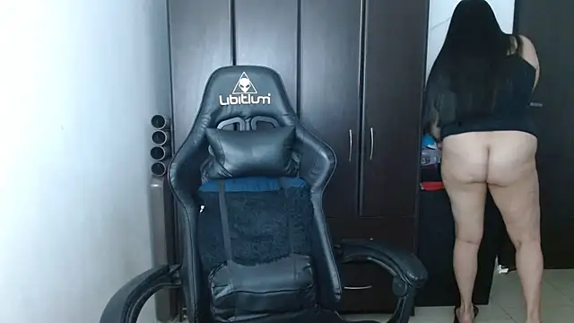 natashasmithe online show from March 11, 2025, 8:20 pm