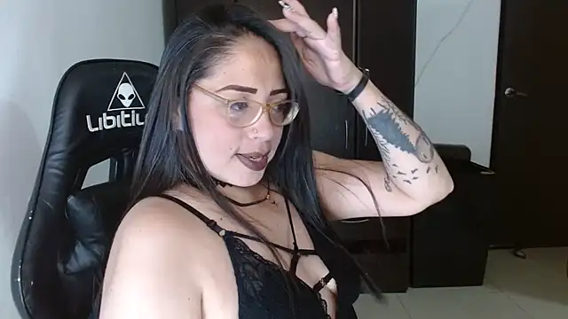 natashasmithe online show from October 15, 2025, 1:17 am