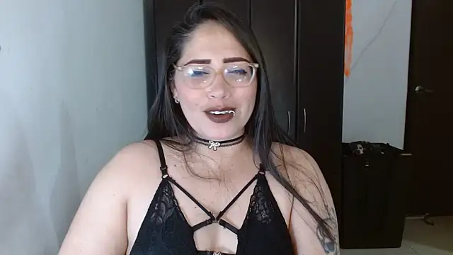 natashasmithe online show from October 19, 2025, 7:36 pm