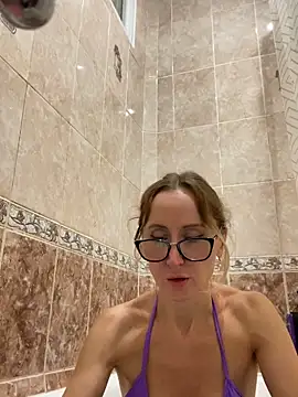 LauraDavis online show from December 19, 2025, 6:15 pm