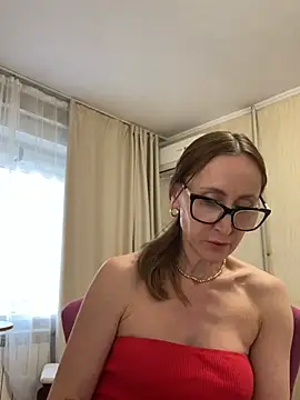 Snapshot of LauraDavis chatting on June 5, 2026, 4:35 pm LauraDavis online show from June 5, 2026, 4:35 pm