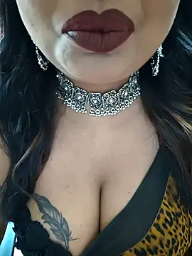 Snapshot of YR-SHIVANI chatting on November 7, 2025, 4:12 am YR-SHIVANI online show from November 7, 2025, 4:12 am