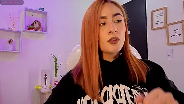 Tiarha online show from October 22, 2025, 2:56 am