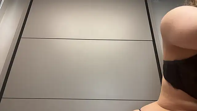 Monicbabe online show from March 22, 2025, 2:14 pm