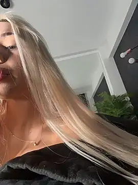 violettabunny03 online show from February 12, 2026, 4:07 am