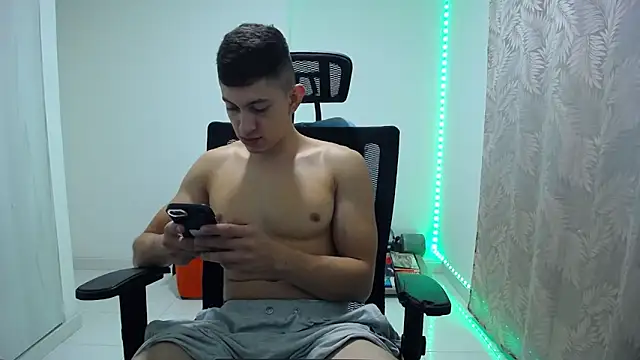 Iam yourbabyprincess XD online show from December 11, 2024, 5:21 am