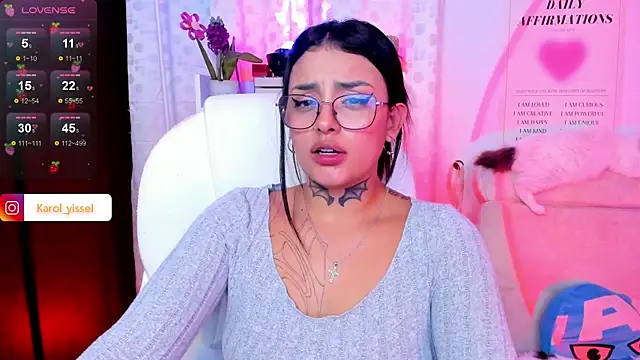 Hinataw33d01 online show from February 12, 2025, 6:29 am