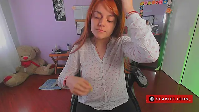 Scarletleon77 online show from February 14, 2025, 7:12 pm